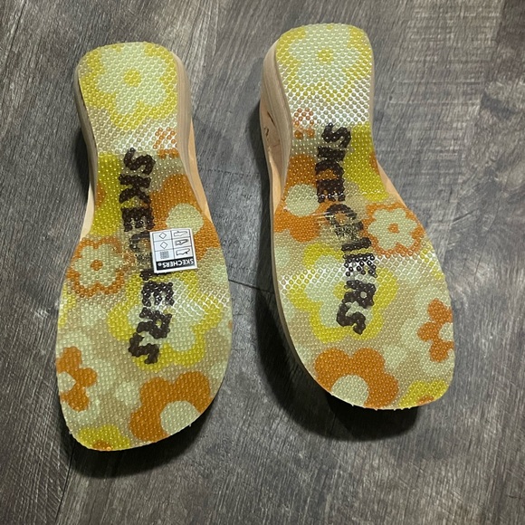 Sketchers Wooden Sandals - Picture 5 of 5